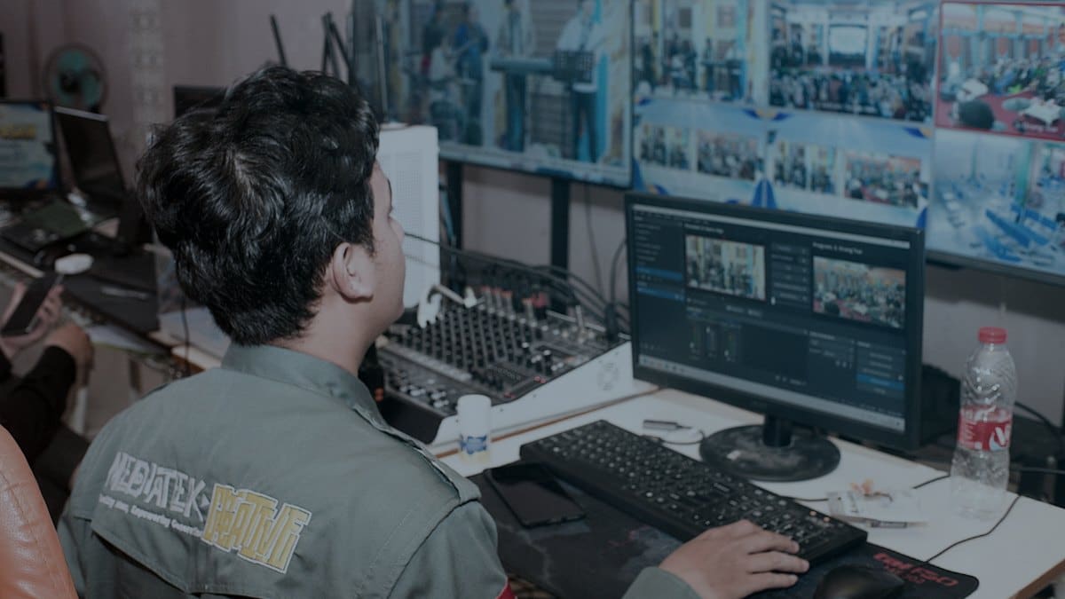 Sala controllo con sistemi di supervisione — divisione Software Arisi